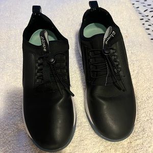 Clove Healthcare shoes. Size 9 1/2.